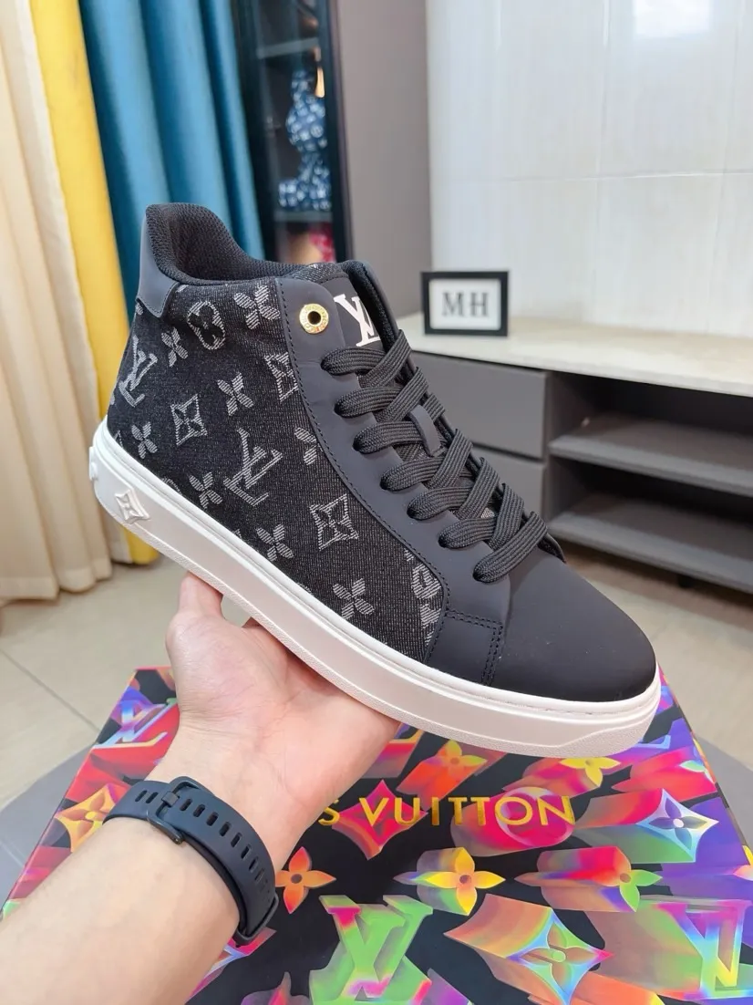 Men's shoes 💰560🌹🌹【LV】New men's high-top shoes, ‌global limited edition💯 shoes‌ are made of ‌original silk leather➕cowhide lining🐂top-grade workmanship! ‌Inner padding for feet: pure imported sheepskin lining, strappy sneakers, comfortable and breathable✅ luxurious and noble!! Men's shoe size: 38-44 💮